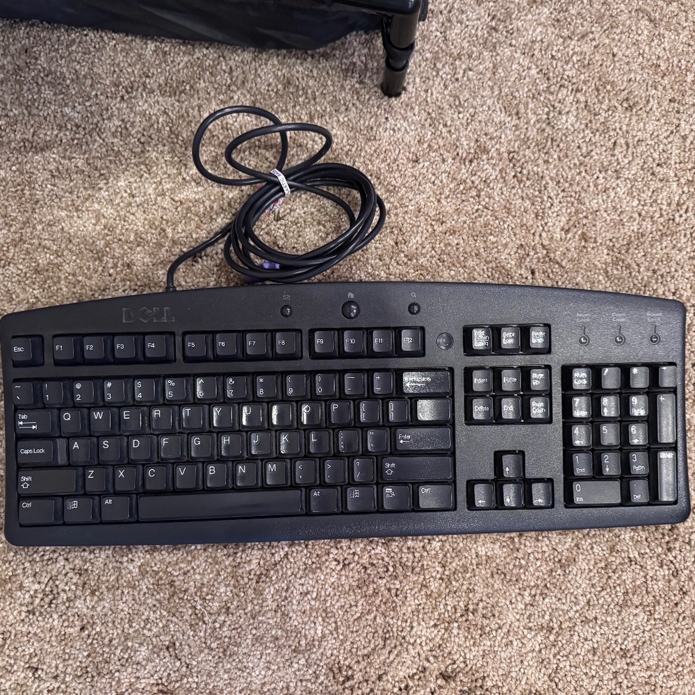 ❤️❤️ 3/$25 Dell wired in Keyboard